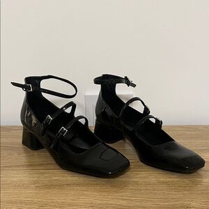 NEVER WORN Elegant Black Women's Strappy Heels